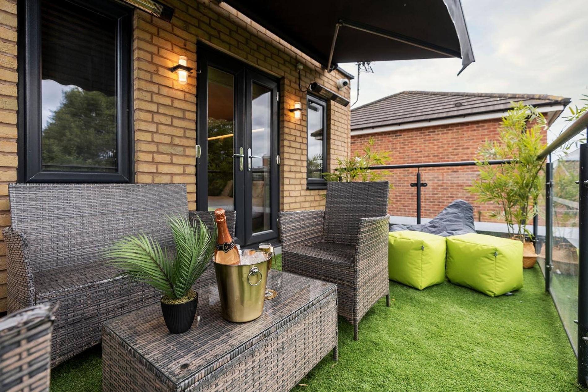 Riverside Villas Манчестър Екстериор снимка