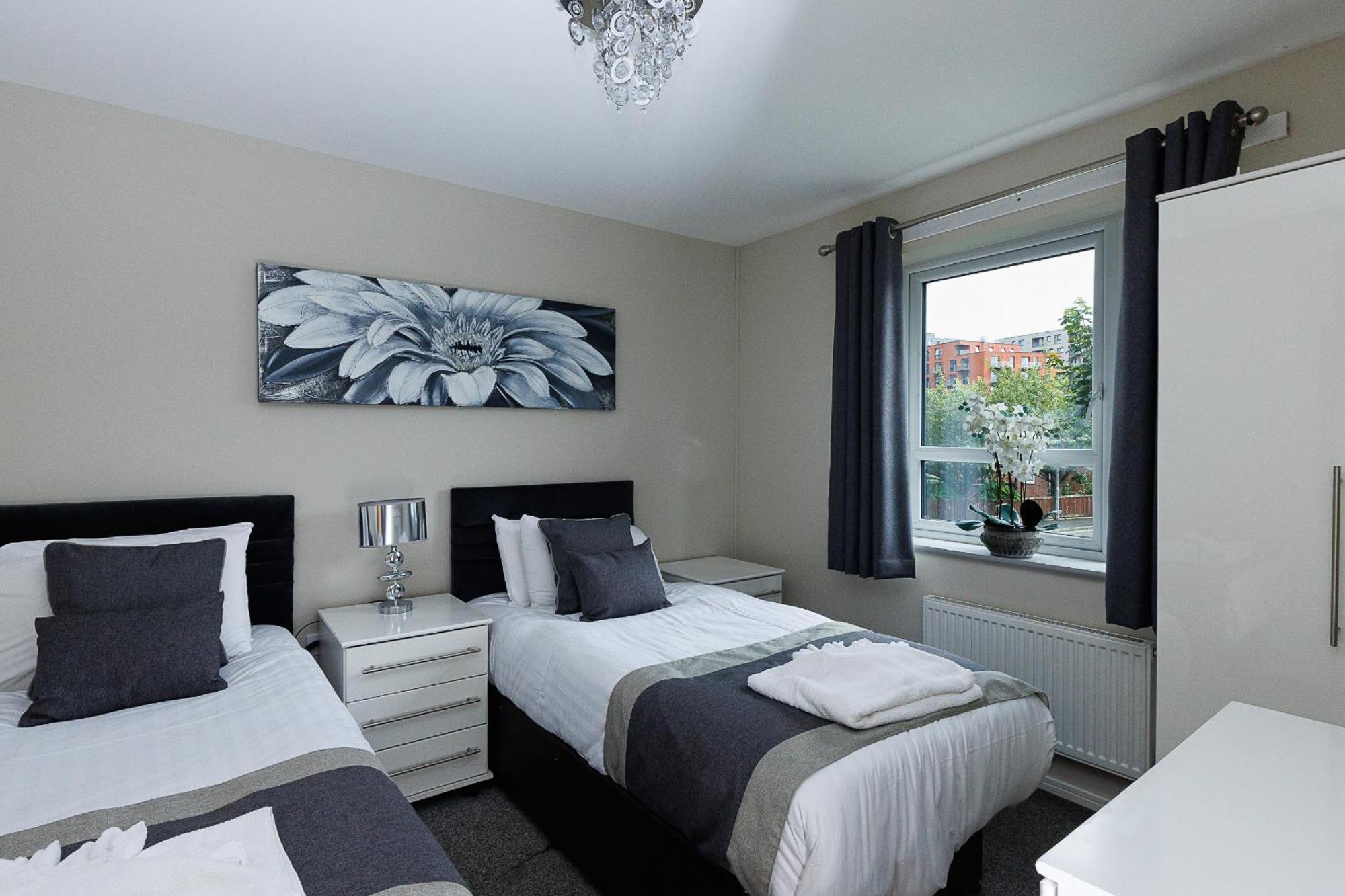 Riverside Villas Манчестър Екстериор снимка
