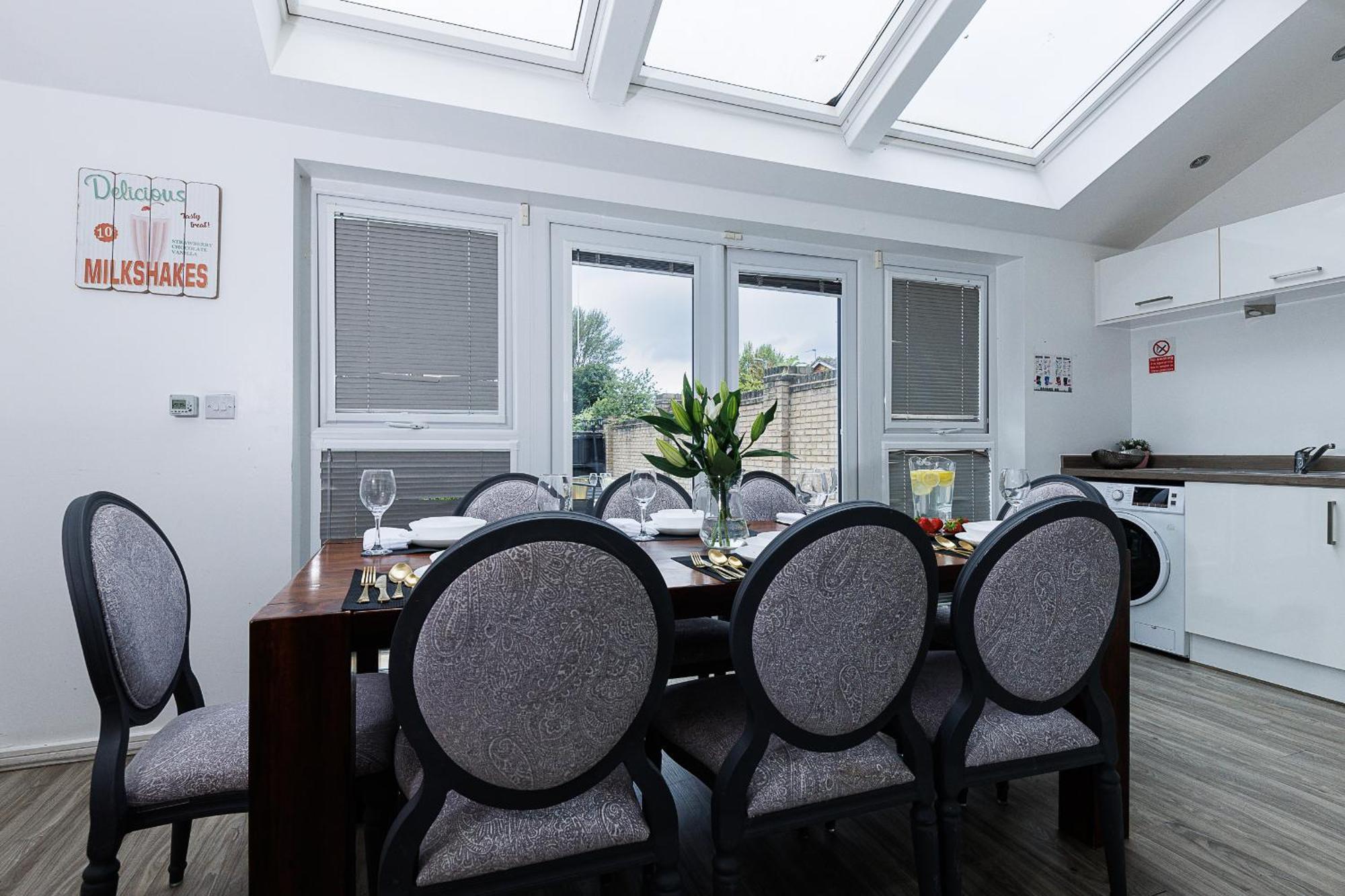 Riverside Villas Манчестър Екстериор снимка
