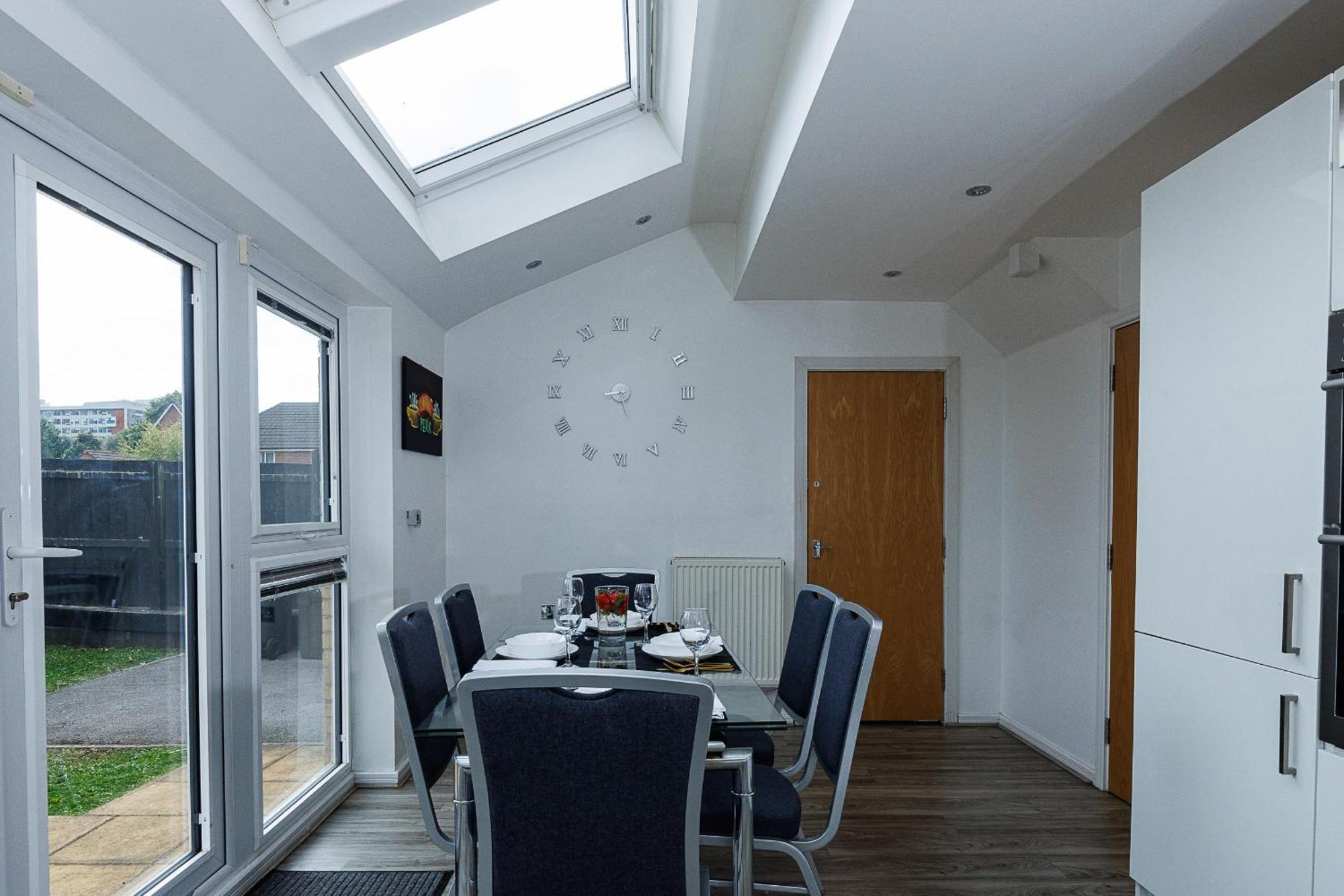 Riverside Villas Манчестър Екстериор снимка