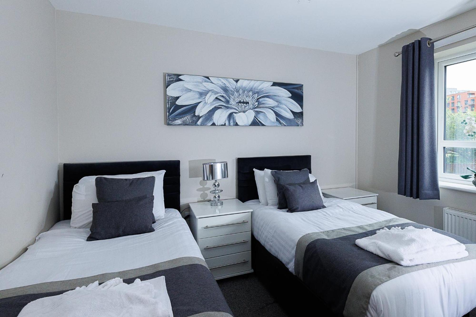 Riverside Villas Манчестър Екстериор снимка
